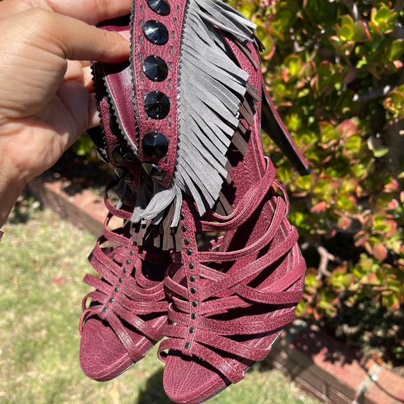 Authentic Christian Dior heels in burgundy leather with grey suede detail. - Picture 13 of 16